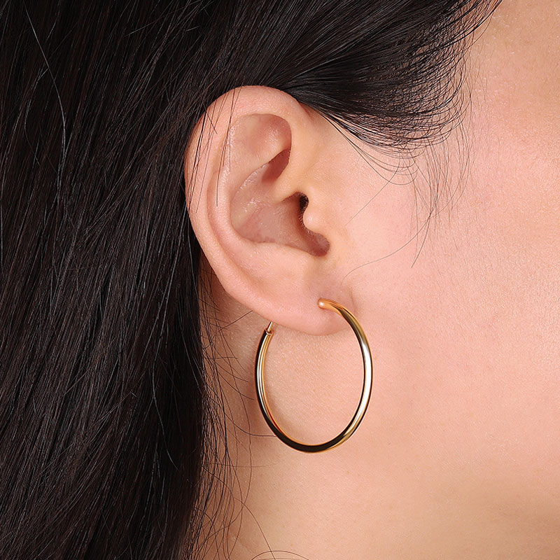 small huggie hoop earrings